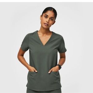 Figs Casma three pocket scrub top